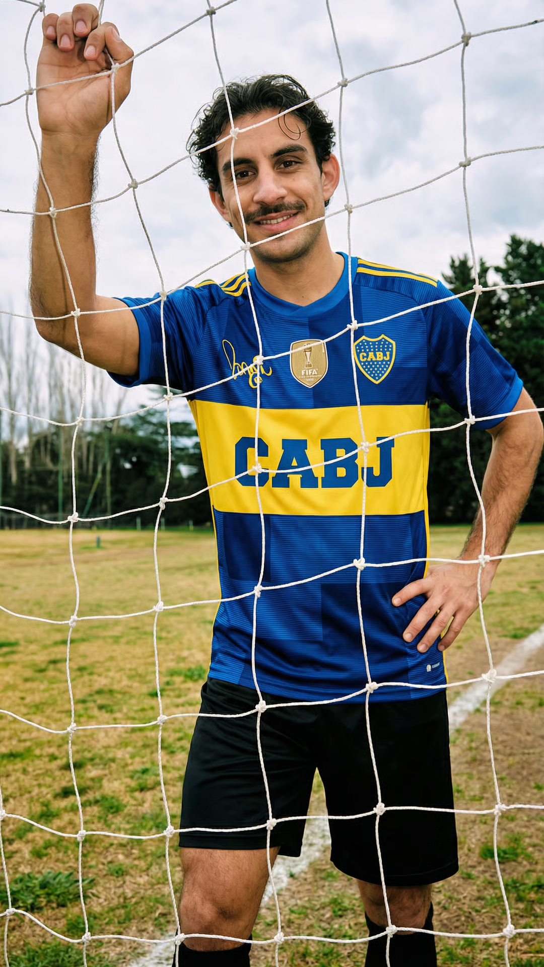 Usuario detrás de red con camiseta Rosario Central