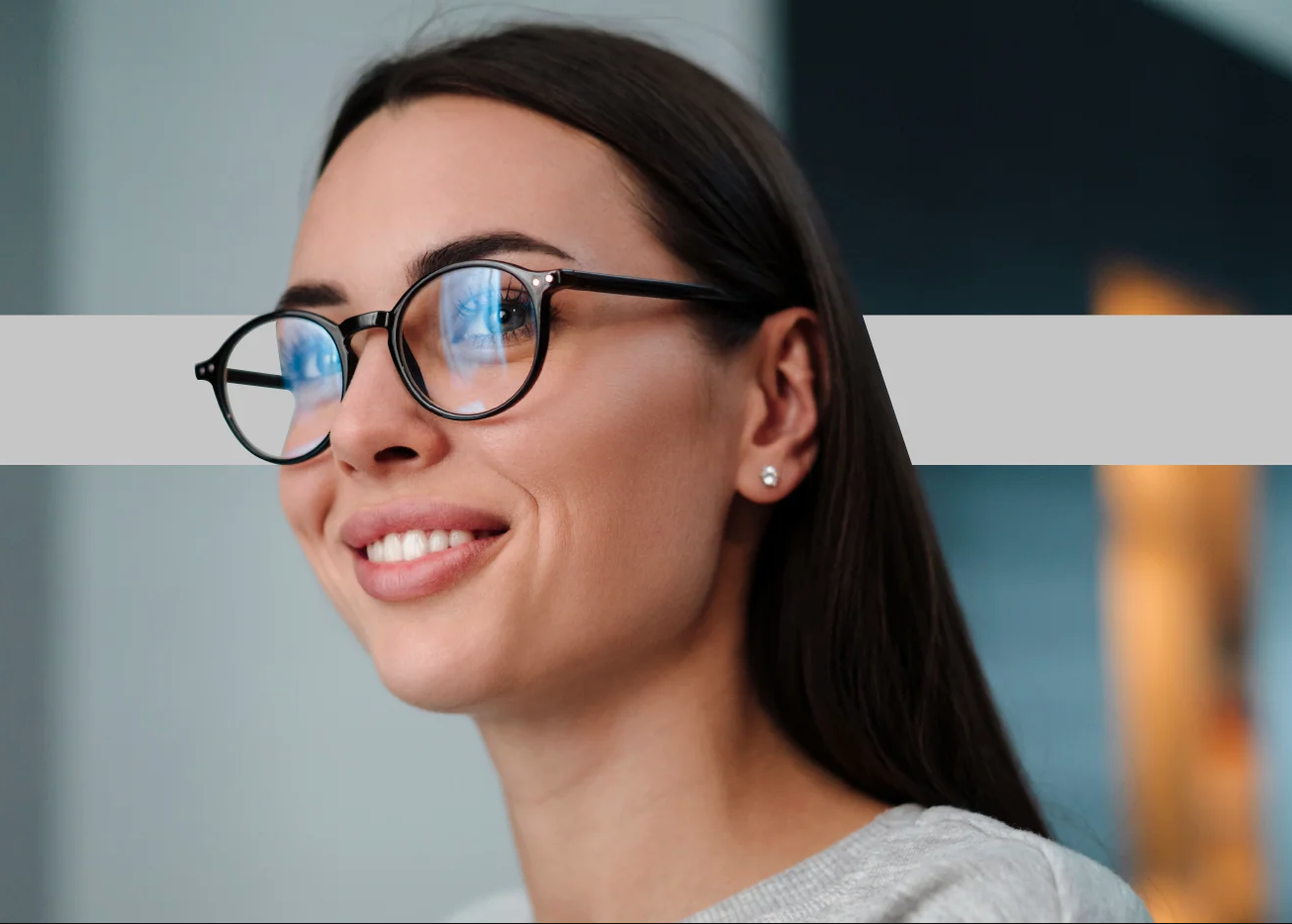 Persona usando lentes multifocales