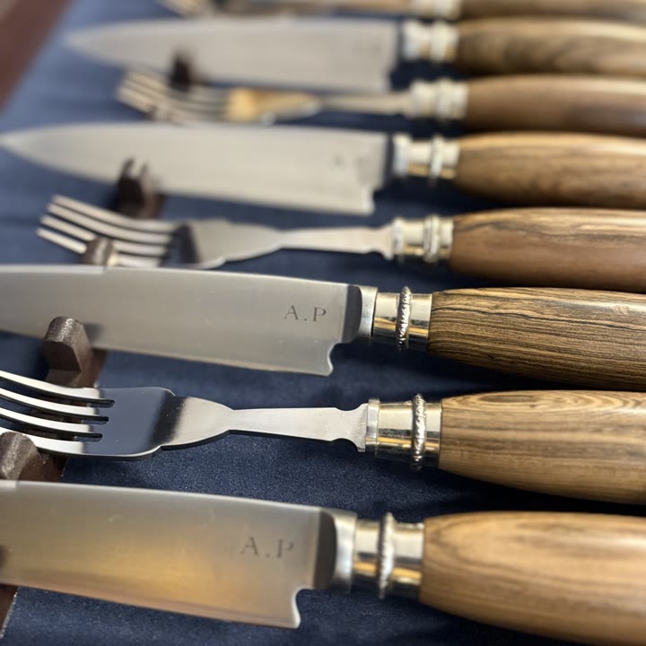 Grabado artesanal sobre el cuchillo